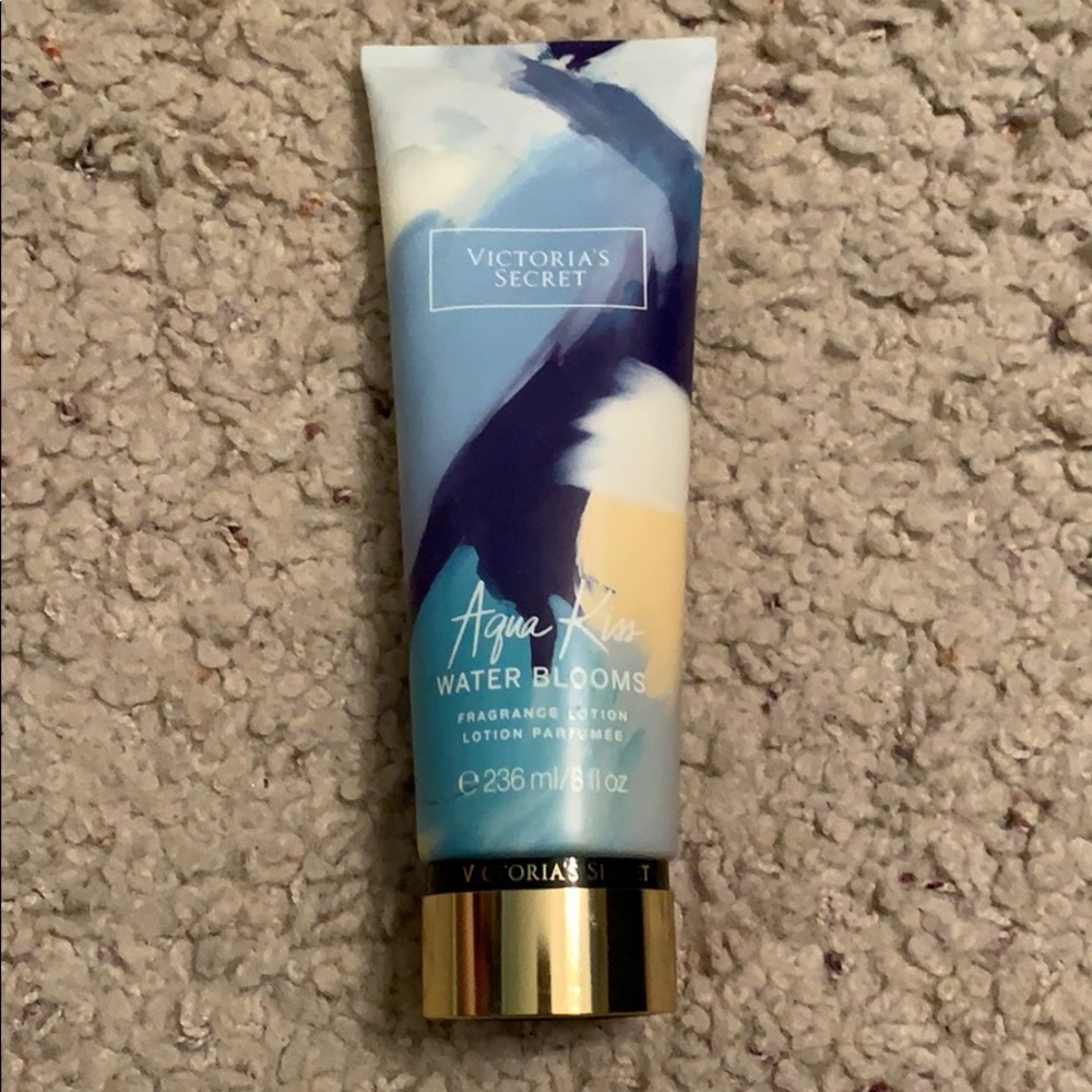 Aqua kiss water blooms Victoria’s Secret Lotion